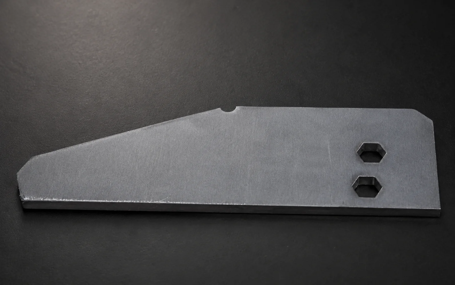 Clean nitrogen-cut edge on carbon steel component